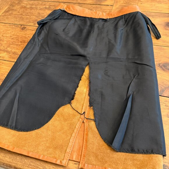 VINTAGE: SLIM CUT LEATHER SKIRT - Picture 7 of 7